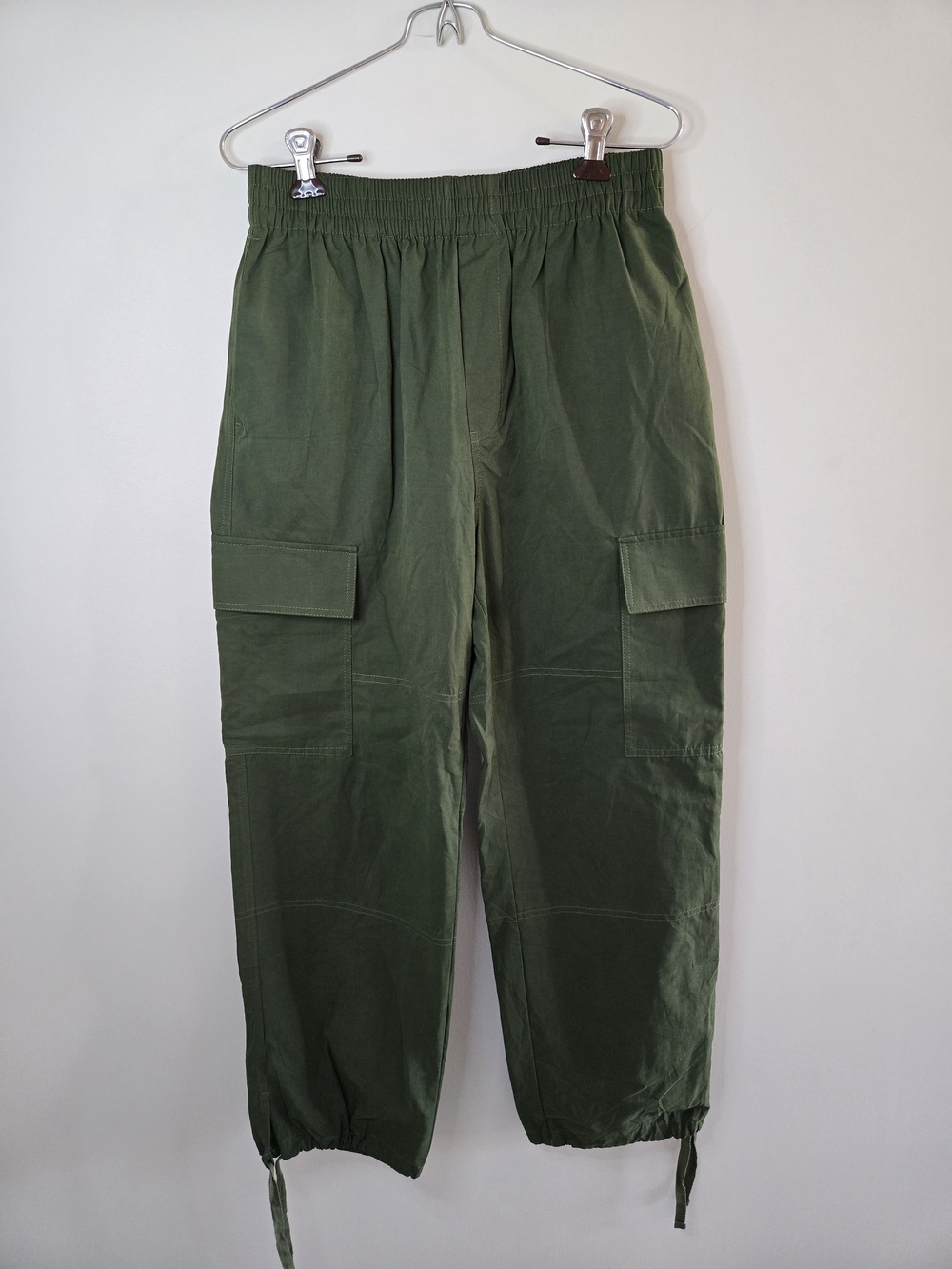 Urban Outfitters wide leg olive green utility cargo joggers, small + new w tags